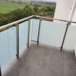 balustrazi aluminiu si sticla sablata